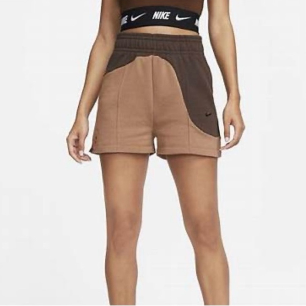 NIKE 🤎 Uphoria Color Clash Sweatshorts
